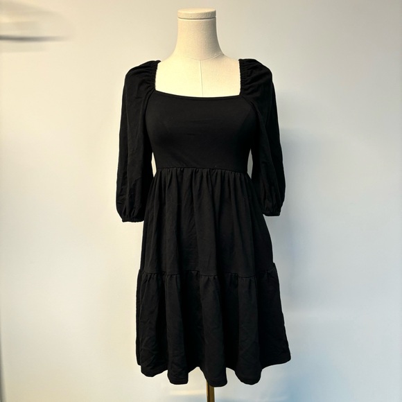Smash + Tess Dresses & Skirts - Smash + Tess Black Puff Sleeve Mini Dress